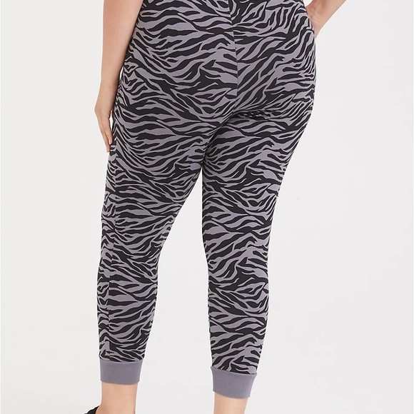 Torrid 3X Hoodie Jogger Pants Zebra Sweatsuit Plus - Picture 5 of 6